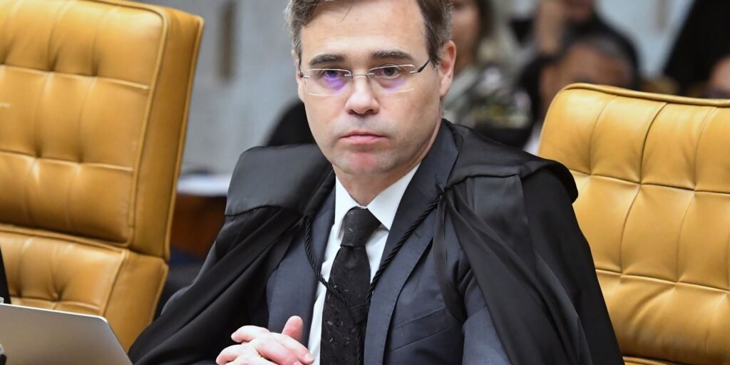 Mendonça vota para impedir Moraes e Dino em julgamento de Bolsonaro Mendonça vota para impedir Moraes e Dino em julgamento de Bolsonaro