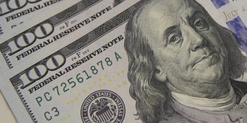 Dólar cai para R$ 5,64 e fecha no menor valor desde outubro Dólar cai para R$ 5,64 e fecha no menor valor desde outubro