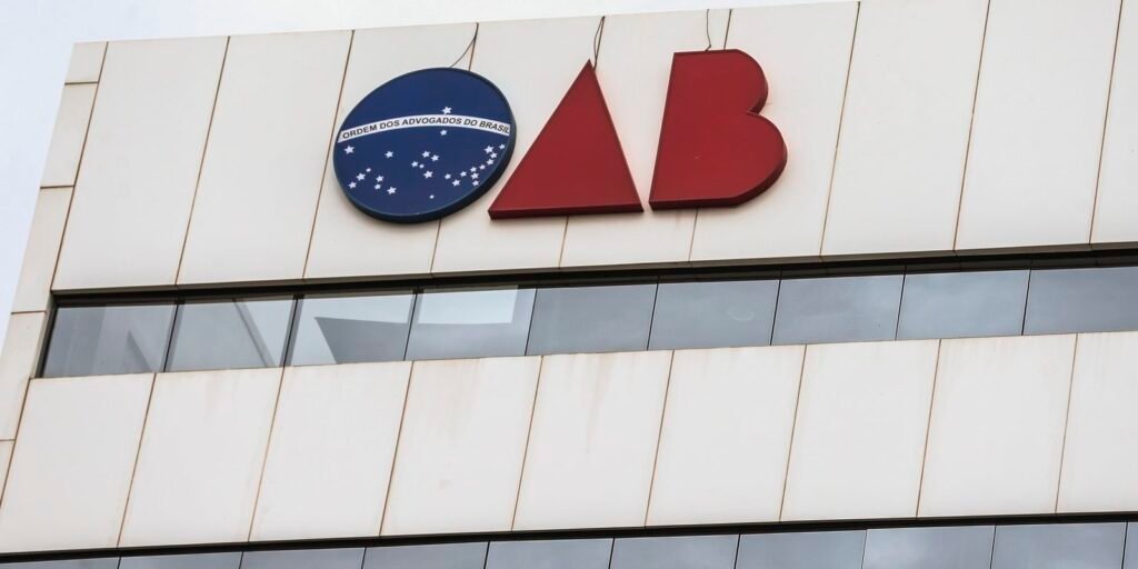 OAB-RJ pede a exclusão de advogado por ataques racistas contra juíza