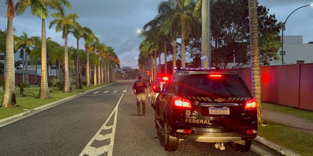 Ação da PF mira tráfico internacional de fuzis de Miami para o Rio Ação da PF mira tráfico internacional de fuzis de Miami para o Rio